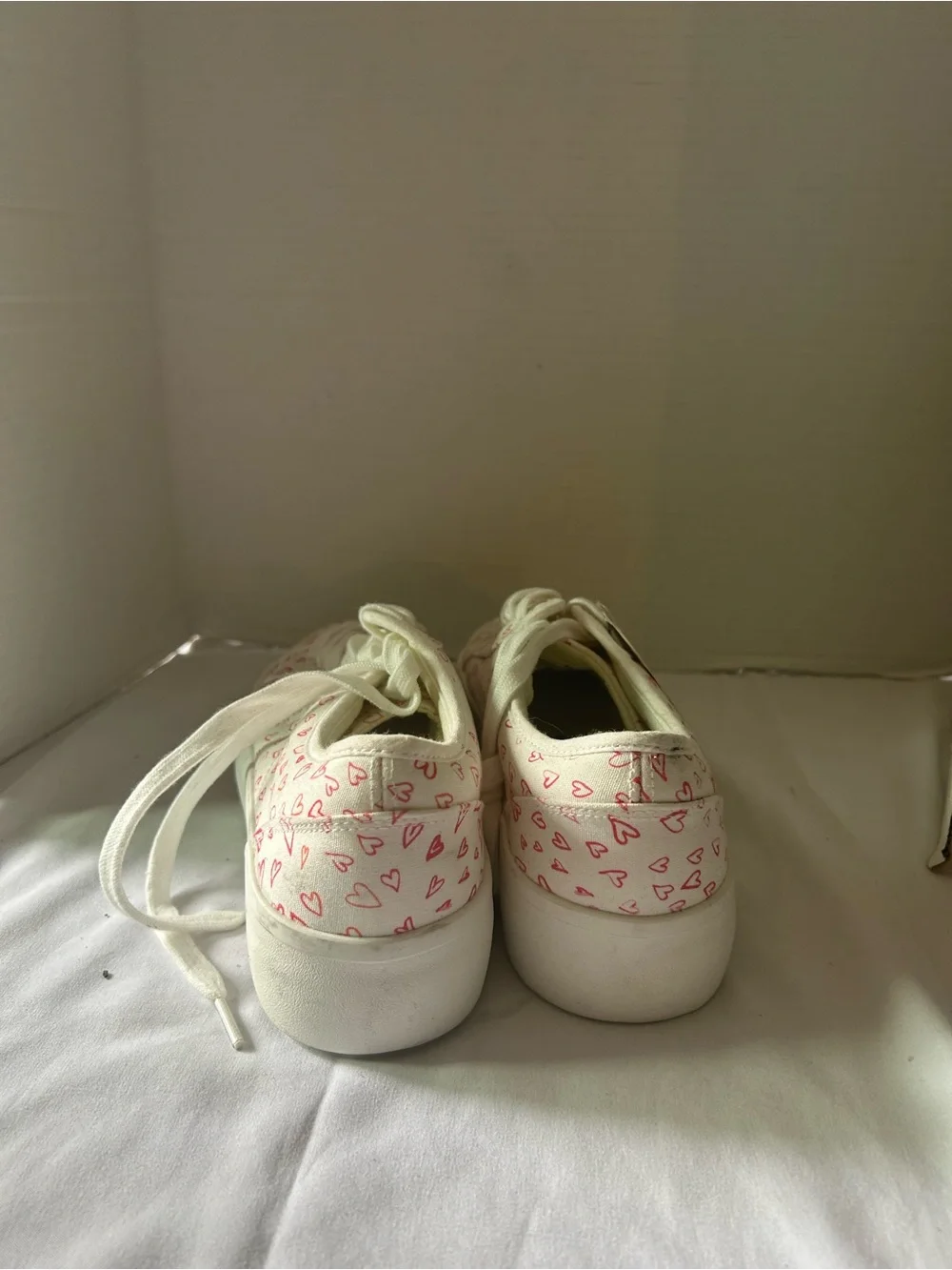 Joie White Canvas Heart Print Platform Sneakers Women’s Size 9 Lace Up Shoes